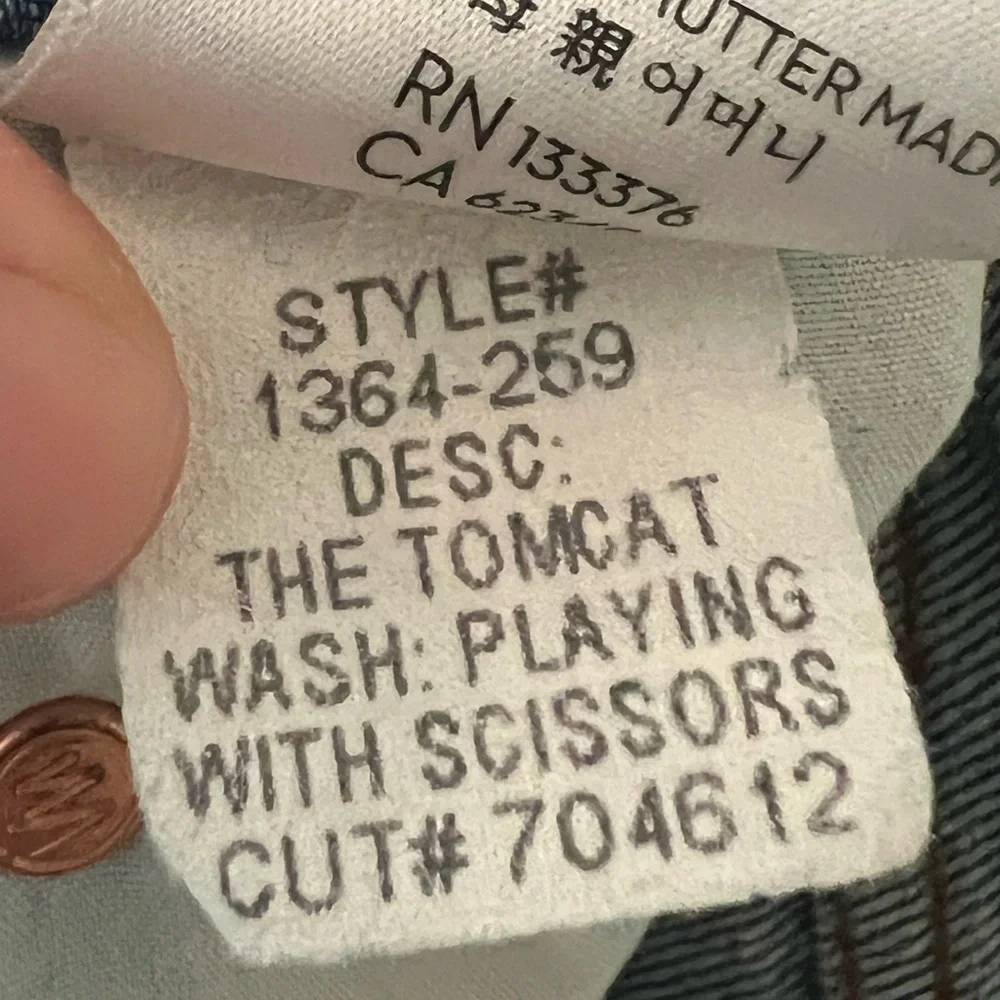 MOTHER The Tomcat Distressed Crop Jeans in Playing with Scissors